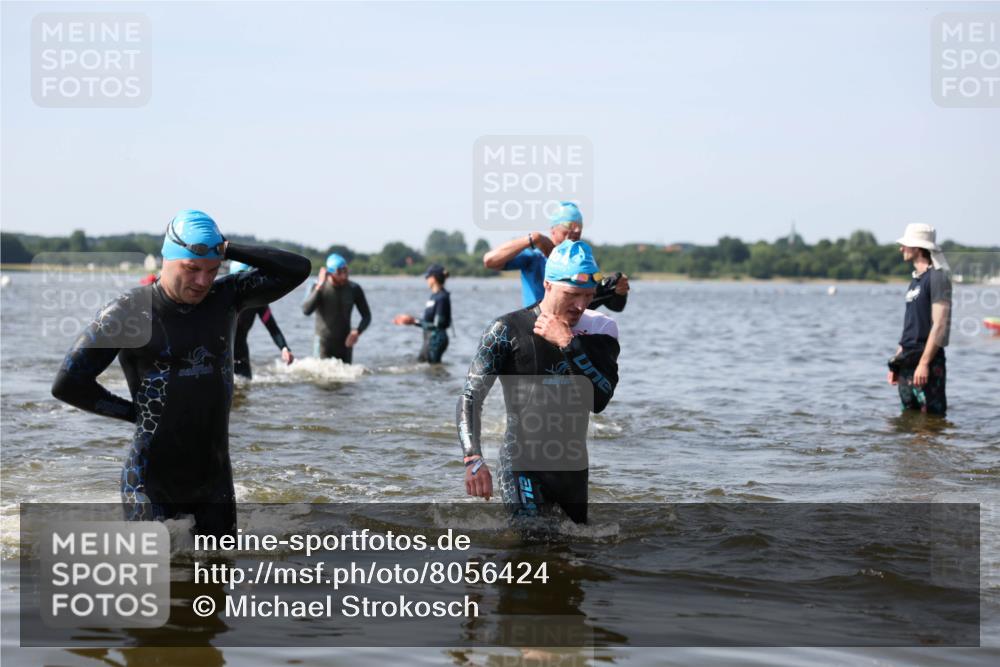 22.06.2025 - Viking Triathlon Michael Strokosch http://msf.ph/oto/8056424 22.06.2025 10:31:01 Schwimmen 45, 162, 237, 330, 347, 352, 510, 549 meine-sportfotos.de