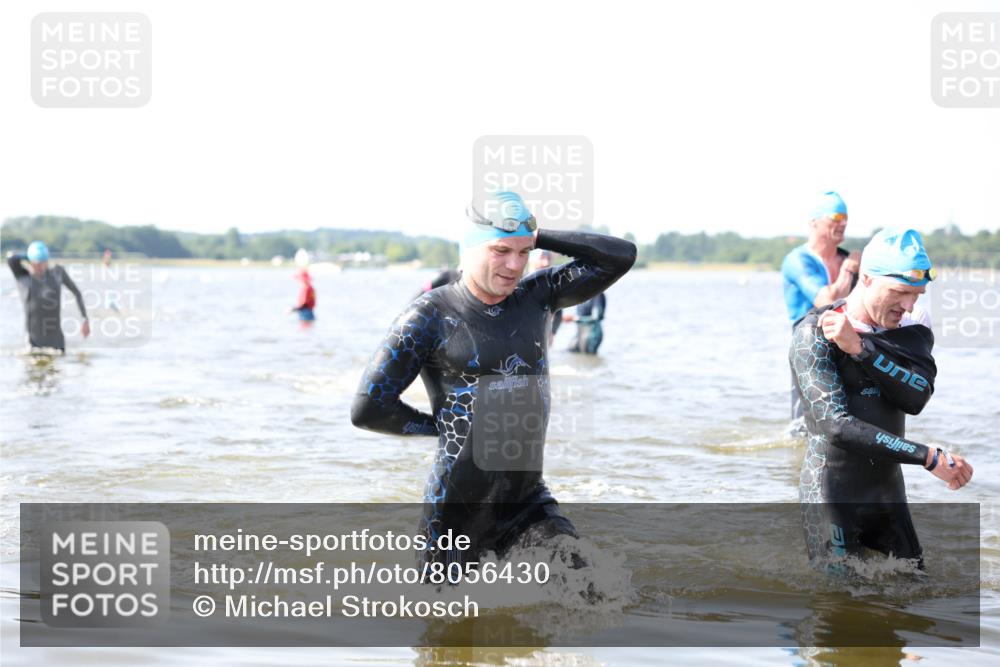 22.06.2025 - Viking Triathlon Michael Strokosch http://msf.ph/oto/8056430 22.06.2025 10:31:02 Schwimmen 45, 162, 216, 237, 330, 347, 352, 510, 549 meine-sportfotos.de