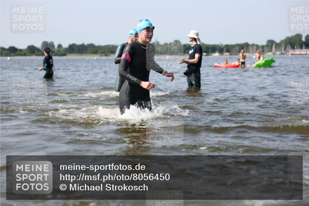 22.06.2025 - Viking Triathlon Michael Strokosch http://msf.ph/oto/8056450 22.06.2025 10:31:06 Schwimmen 45, 216, 237, 330, 347, 352, 510, 549 meine-sportfotos.de