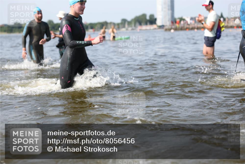 22.06.2025 - Viking Triathlon Michael Strokosch http://msf.ph/oto/8056456 22.06.2025 10:31:07 Schwimmen 45, 216, 237, 330, 347, 352, 510, 549 meine-sportfotos.de