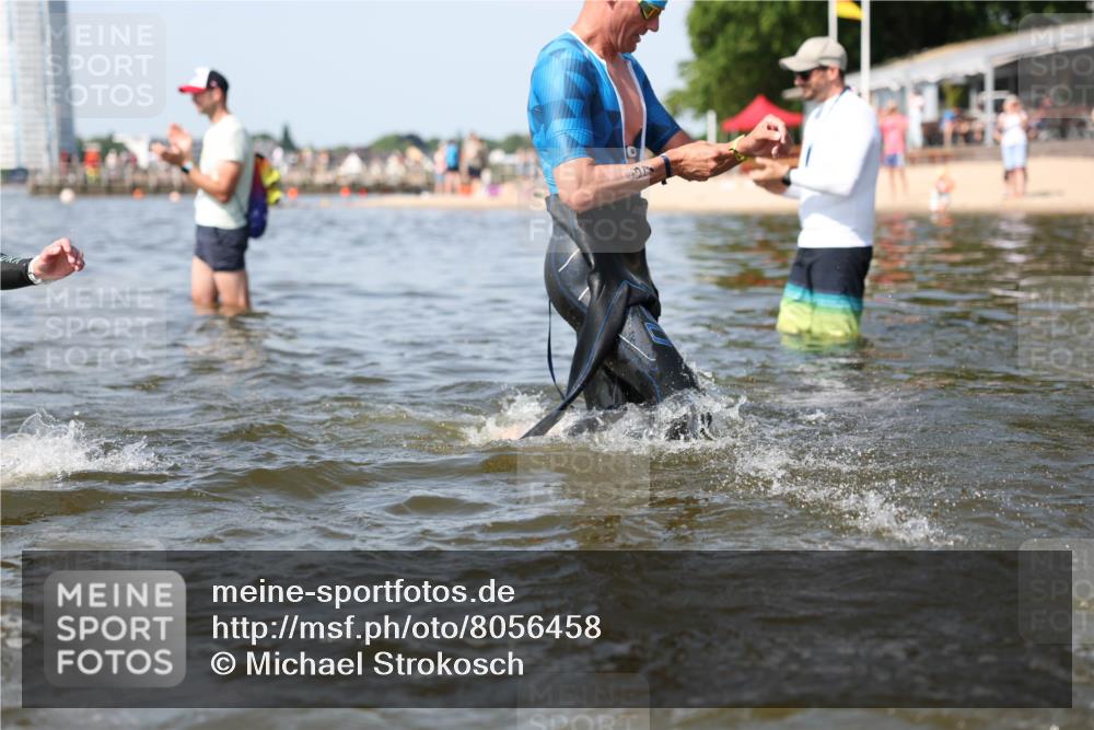 22.06.2025 - Viking Triathlon Michael Strokosch http://msf.ph/oto/8056458 22.06.2025 10:31:07 Schwimmen 45, 216, 237, 330, 347, 352, 510, 549 meine-sportfotos.de