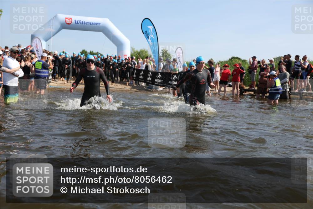 22.06.2025 - Viking Triathlon Michael Strokosch http://msf.ph/oto/8056462 22.06.2025 10:03:31 Schwimmen 25, 42, 58, 88, 179, 182, 221, 251, 324, 332, 434, 454, 556, 645, 659 meine-sportfotos.de