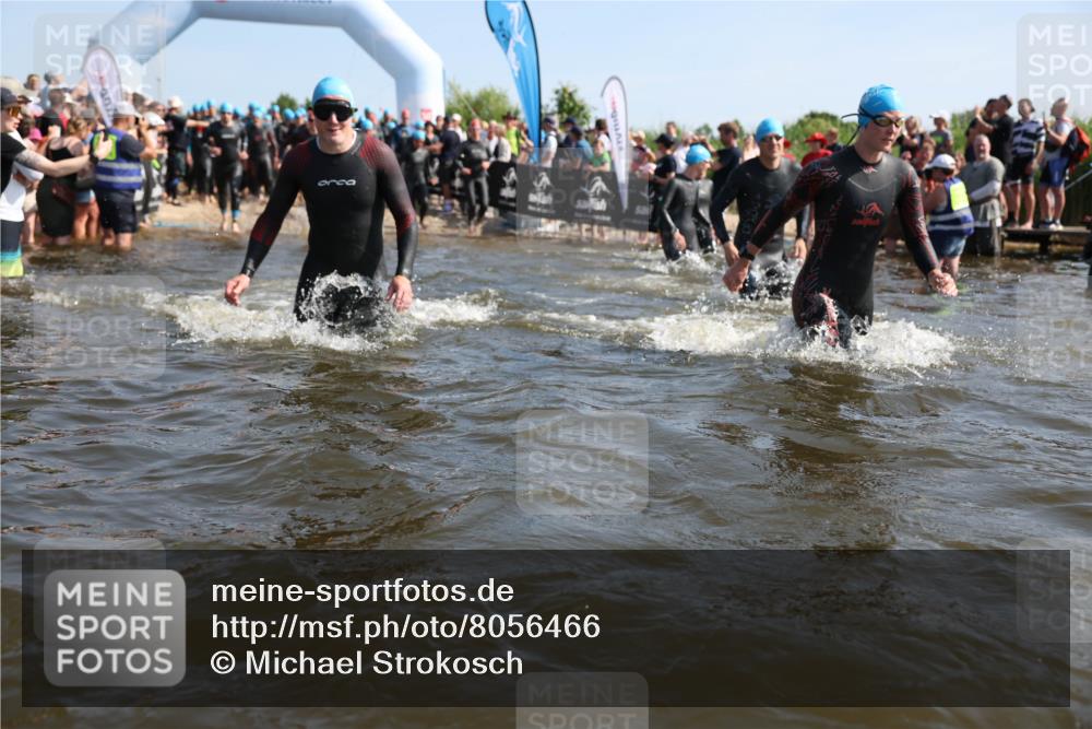22.06.2025 - Viking Triathlon Michael Strokosch http://msf.ph/oto/8056466 22.06.2025 10:03:32 Schwimmen 25, 42, 58, 88, 179, 182, 221, 251, 324, 332, 434, 454, 556, 645, 659 meine-sportfotos.de