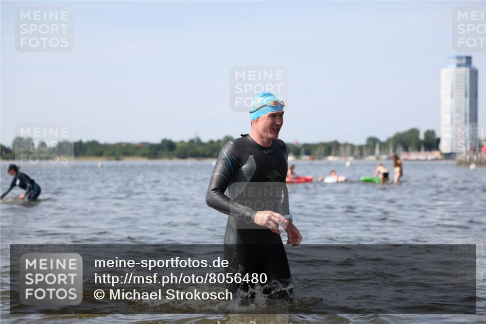 22.06.2025 - Viking Triathlon Michael Strokosch http://msf.ph/oto/8056480 22.06.2025 10:31:13 Schwimmen 216, 236, 237, 311, 330, 352, 549 meine-sportfotos.de