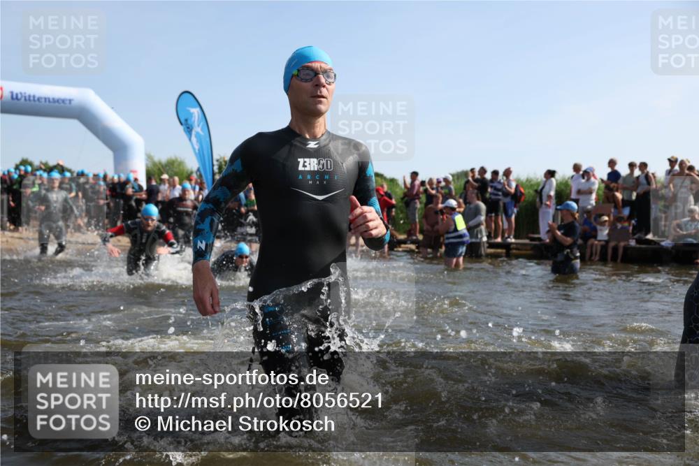 22.06.2025 - Viking Triathlon Michael Strokosch http://msf.ph/oto/8056521 22.06.2025 10:03:50 Schwimmen 26, 54, 77, 108, 157, 215, 242, 296, 336, 383, 396, 451, 456, 495, 648 meine-sportfotos.de