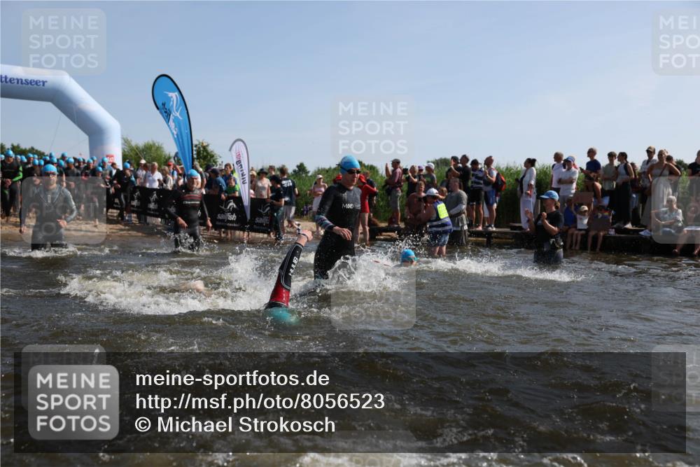 22.06.2025 - Viking Triathlon Michael Strokosch http://msf.ph/oto/8056523 22.06.2025 10:03:51 Schwimmen 26, 54, 77, 108, 157, 215, 242, 296, 336, 383, 396, 451, 456, 495, 648 meine-sportfotos.de