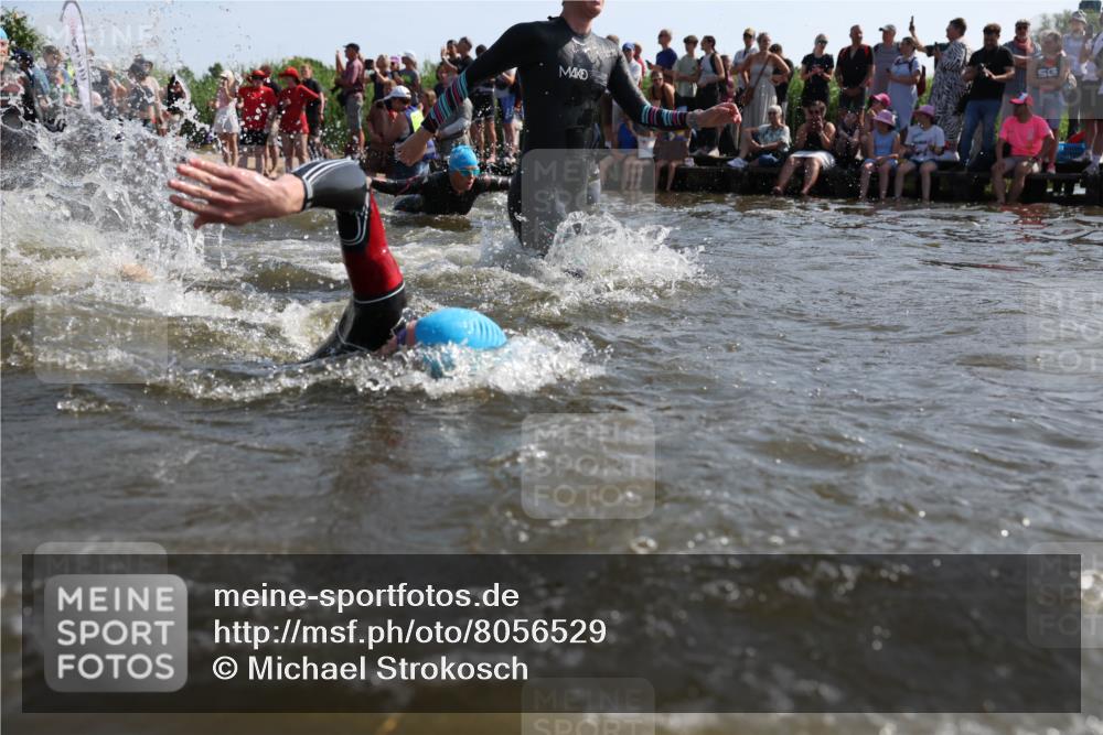 22.06.2025 - Viking Triathlon Michael Strokosch http://msf.ph/oto/8056529 22.06.2025 10:03:53 Schwimmen 26, 54, 77, 108, 157, 215, 242, 296, 336, 383, 396, 451, 456, 495, 648 meine-sportfotos.de