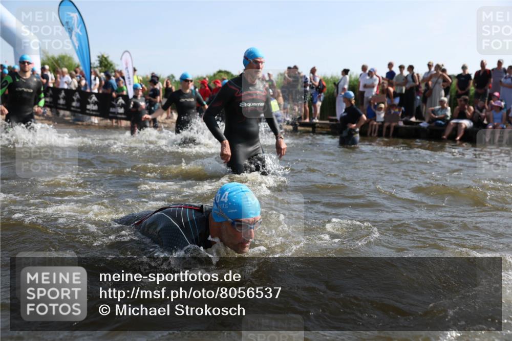 22.06.2025 - Viking Triathlon Michael Strokosch http://msf.ph/oto/8056537 22.06.2025 10:03:56 Schwimmen 26, 54, 77, 215, 220, 242, 315, 336, 383, 396, 433, 451, 495, 639, 657 meine-sportfotos.de