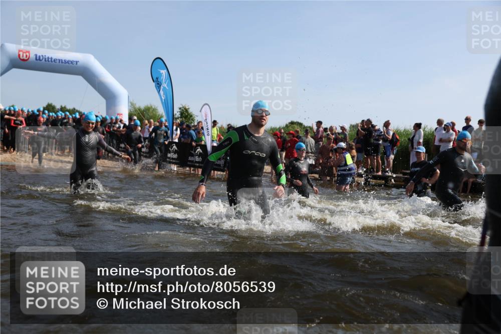 22.06.2025 - Viking Triathlon Michael Strokosch http://msf.ph/oto/8056539 22.06.2025 10:03:58 Schwimmen 26, 54, 77, 215, 220, 242, 315, 336, 383, 396, 433, 451, 495, 639, 657 meine-sportfotos.de
