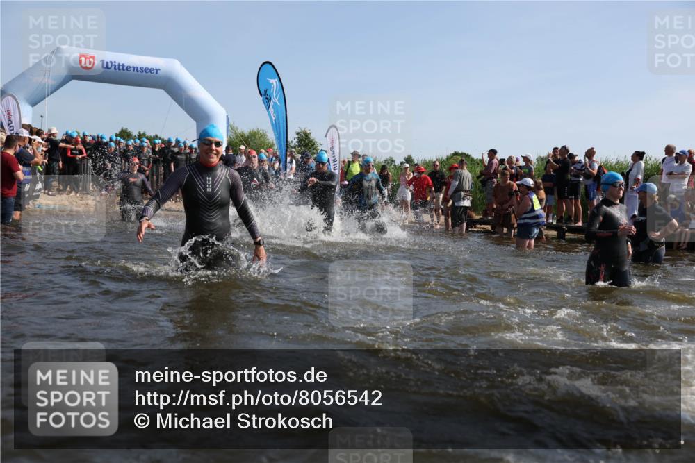 22.06.2025 - Viking Triathlon Michael Strokosch http://msf.ph/oto/8056542 22.06.2025 10:04:00 Schwimmen 54, 215, 220, 240, 242, 313, 315, 336, 370, 383, 433, 448, 614, 639, 657 meine-sportfotos.de