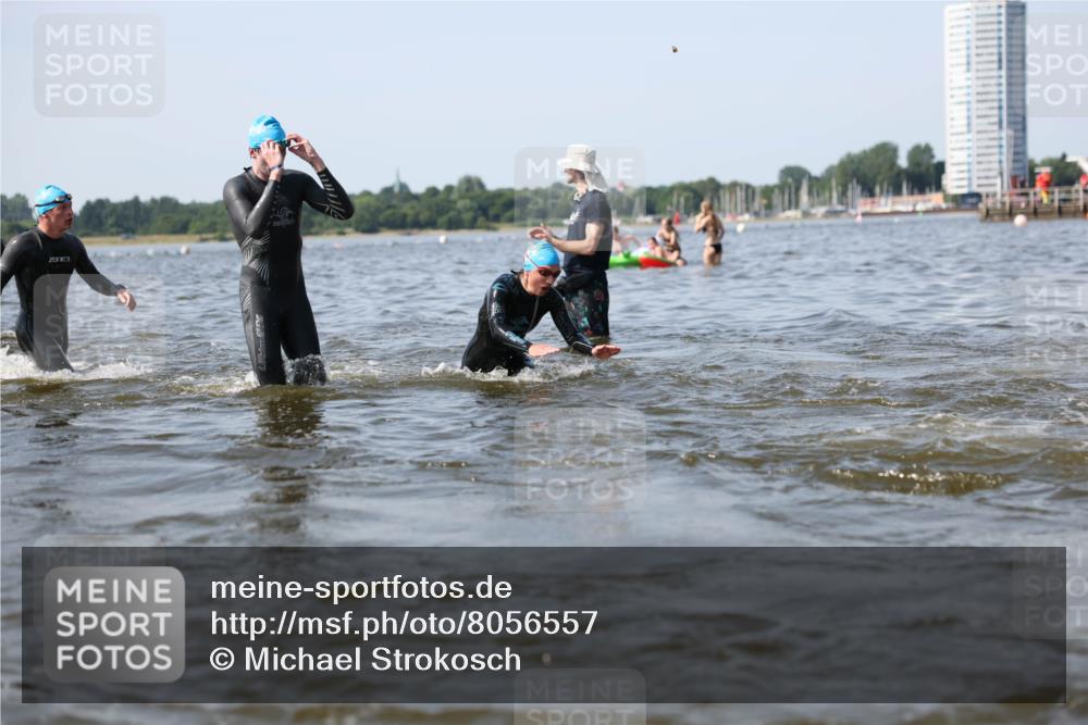 22.06.2025 - Viking Triathlon Michael Strokosch http://msf.ph/oto/8056557 22.06.2025 10:31:38 Schwimmen 3, 98, 99, 137, 158, 189, 224, 340, 350, 469, 555, 613, 648 meine-sportfotos.de
