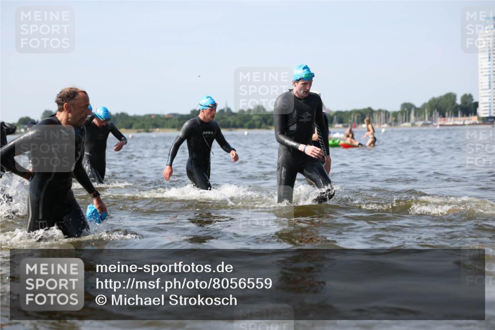 22.06.2025 - Viking Triathlon Michael Strokosch http://msf.ph/oto/8056559 22.06.2025 10:31:40 Schwimmen 3, 98, 99, 124, 125, 137, 158, 189, 224, 340, 350, 469, 555, 613, 648 meine-sportfotos.de