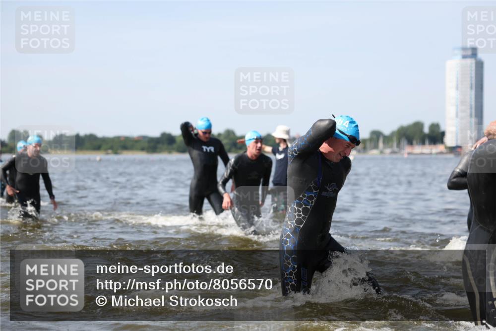 22.06.2025 - Viking Triathlon Michael Strokosch http://msf.ph/oto/8056570 22.06.2025 10:31:42 Schwimmen 98, 99, 124, 125, 137, 158, 189, 224, 340, 350, 507, 555, 613, 648 meine-sportfotos.de