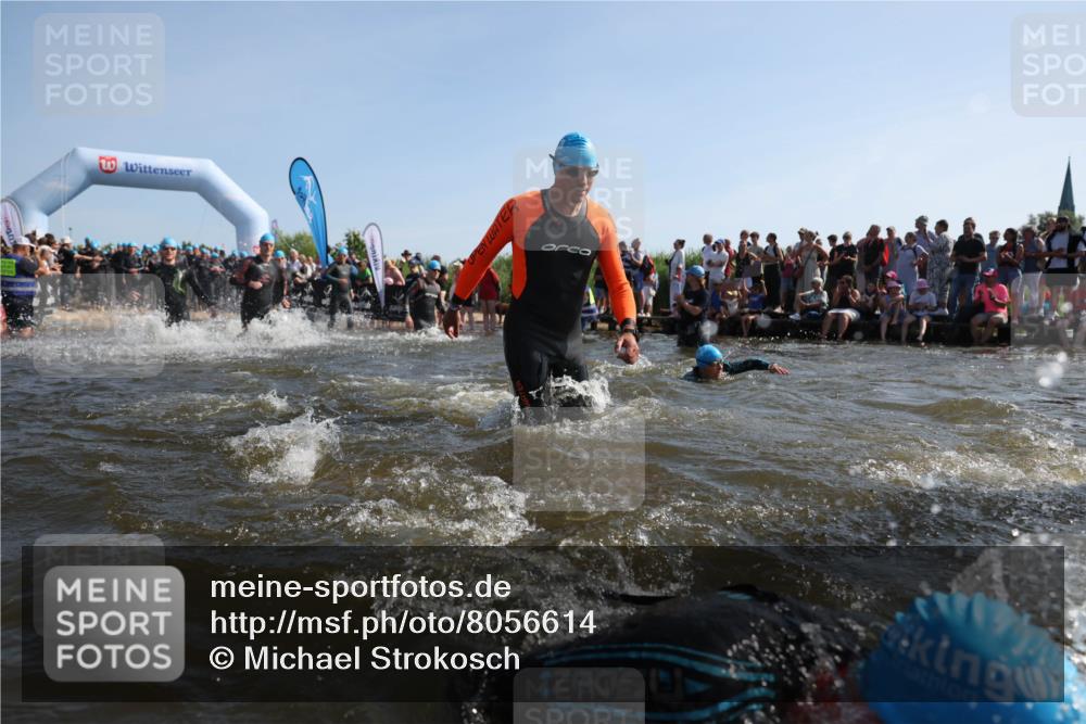 22.06.2025 - Viking Triathlon Michael Strokosch http://msf.ph/oto/8056614 22.06.2025 10:04:40 Schwimmen 55, 85, 86, 238, 245, 281, 312, 316, 327, 428, 482, 514, 515, 550, 662 meine-sportfotos.de