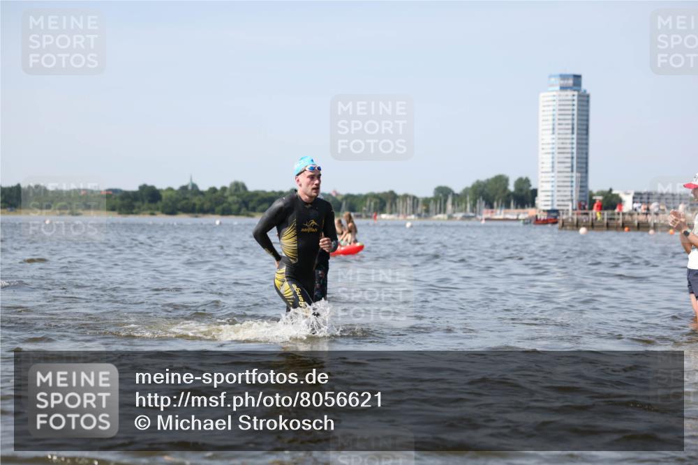 22.06.2025 - Viking Triathlon Michael Strokosch http://msf.ph/oto/8056621 22.06.2025 10:31:53 Schwimmen 63, 87, 99, 124, 125, 189, 224, 350, 435, 449, 507, 555, 658 meine-sportfotos.de