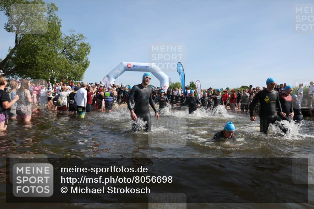 22.06.2025 - Viking Triathlon Michael Strokosch http://msf.ph/oto/8056698 22.06.2025 10:05:20 Schwimmen 57, 59, 61, 138, 171, 172, 228, 314, 346, 389, 418, 437, 536, 601, 655 meine-sportfotos.de