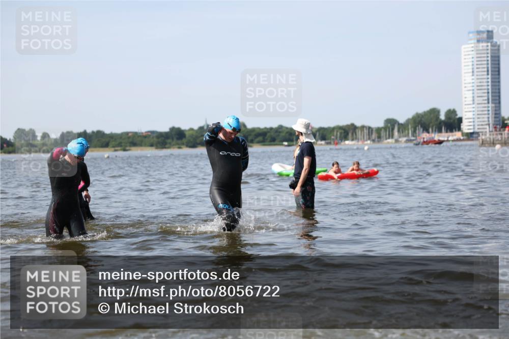 22.06.2025 - Viking Triathlon Michael Strokosch http://msf.ph/oto/8056722 22.06.2025 10:32:15 Schwimmen 53, 147, 173, 193, 207, 214, 226, 271, 461, 464, 488 meine-sportfotos.de