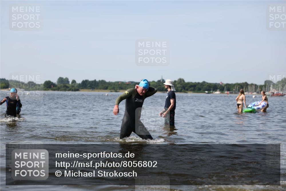 22.06.2025 - Viking Triathlon Michael Strokosch http://msf.ph/oto/8056802 22.06.2025 10:32:37 Schwimmen 80, 170, 208, 278, 492, 554 meine-sportfotos.de