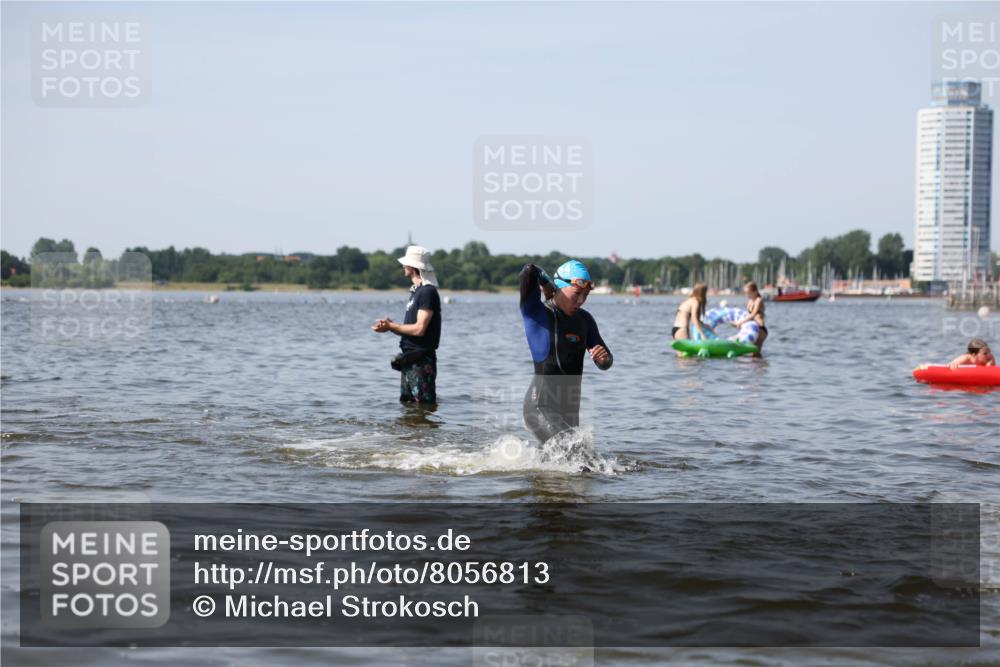 22.06.2025 - Viking Triathlon Michael Strokosch http://msf.ph/oto/8056813 22.06.2025 10:32:41 Schwimmen 80, 170, 208, 278, 554 meine-sportfotos.de