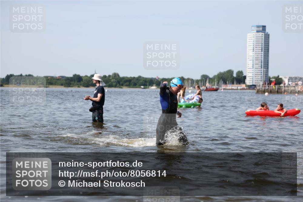 22.06.2025 - Viking Triathlon Michael Strokosch http://msf.ph/oto/8056814 22.06.2025 10:32:42 Schwimmen 80, 208, 278, 554 meine-sportfotos.de