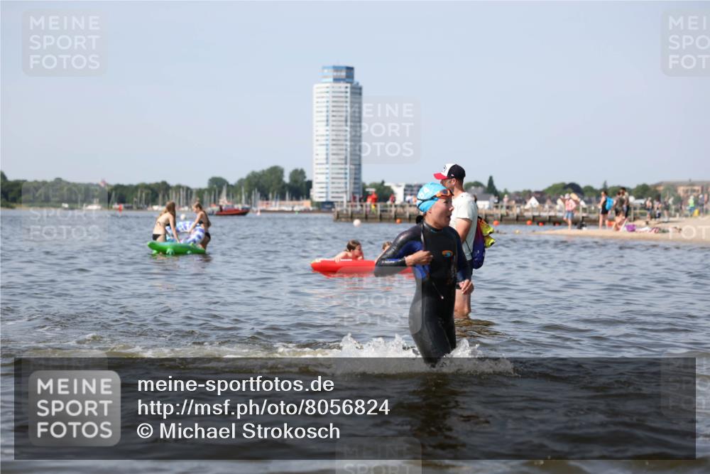 22.06.2025 - Viking Triathlon Michael Strokosch http://msf.ph/oto/8056824 22.06.2025 10:32:43 Schwimmen 80, 208, 278, 554 meine-sportfotos.de