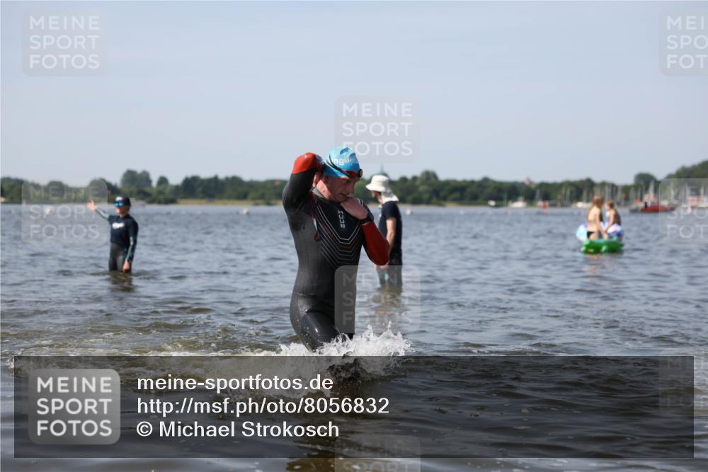 22.06.2025 - Viking Triathlon Michael Strokosch http://msf.ph/oto/8056832 22.06.2025 10:32:45 Schwimmen 80, 208, 278, 554 meine-sportfotos.de