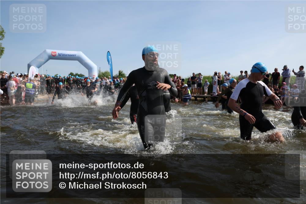 22.06.2025 - Viking Triathlon Michael Strokosch http://msf.ph/oto/8056843 22.06.2025 10:06:19 Schwimmen 18, 24, 39, 41, 60, 84, 110, 117, 153, 191, 266, 298, 325, 385, 440, 446, 487, 535 meine-sportfotos.de