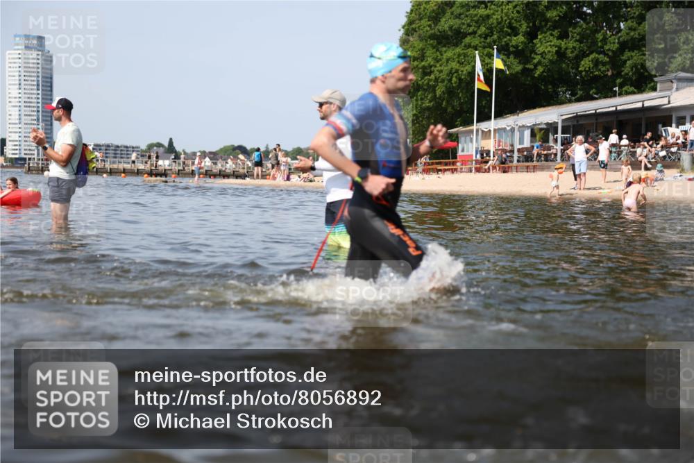 22.06.2025 - Viking Triathlon Michael Strokosch http://msf.ph/oto/8056892 22.06.2025 10:33:22 Schwimmen 28, 38, 300, 382, 387, 522, 524, 608 meine-sportfotos.de