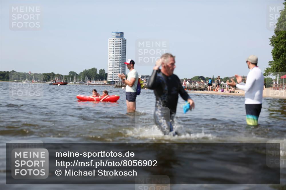 22.06.2025 - Viking Triathlon Michael Strokosch http://msf.ph/oto/8056902 22.06.2025 10:33:25 Schwimmen 28, 38, 300, 382, 387, 522, 524, 608 meine-sportfotos.de