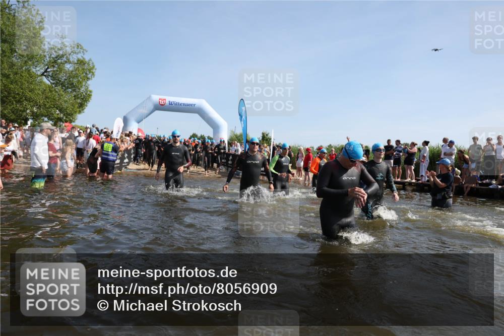 22.06.2025 - Viking Triathlon Michael Strokosch http://msf.ph/oto/8056909 22.06.2025 10:06:37 Schwimmen 44, 74, 93, 109, 159, 168, 186, 205, 219, 261, 358, 376, 450, 606, 625 meine-sportfotos.de