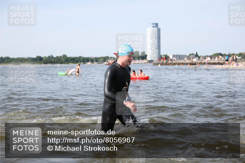 22.06.2025 - Viking Triathlon Michael Strokosch http://msf.ph/oto/8056967 22.06.2025 10:33:41 Schwimmen 5, 38, 50, 149, 229, 242, 255, 304, 348, 382, 438, 457, 522 meine-sportfotos.de