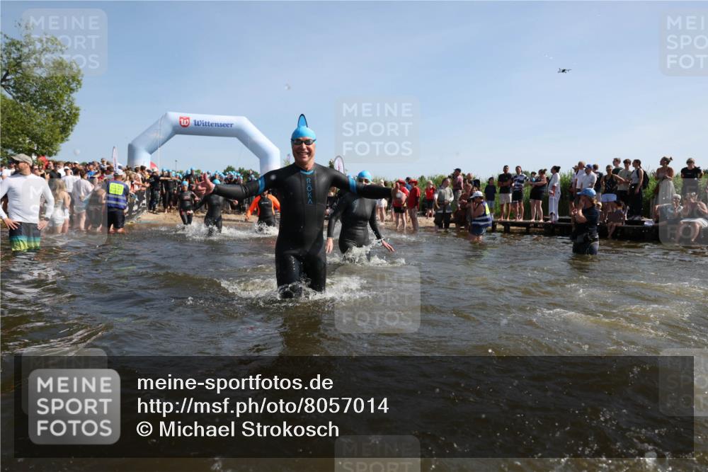 22.06.2025 - Viking Triathlon Michael Strokosch http://msf.ph/oto/8057014 22.06.2025 10:07:10 Schwimmen 64, 123, 190, 201, 202, 223, 328, 402, 431, 463, 519, 607, 631, 637, 649 meine-sportfotos.de