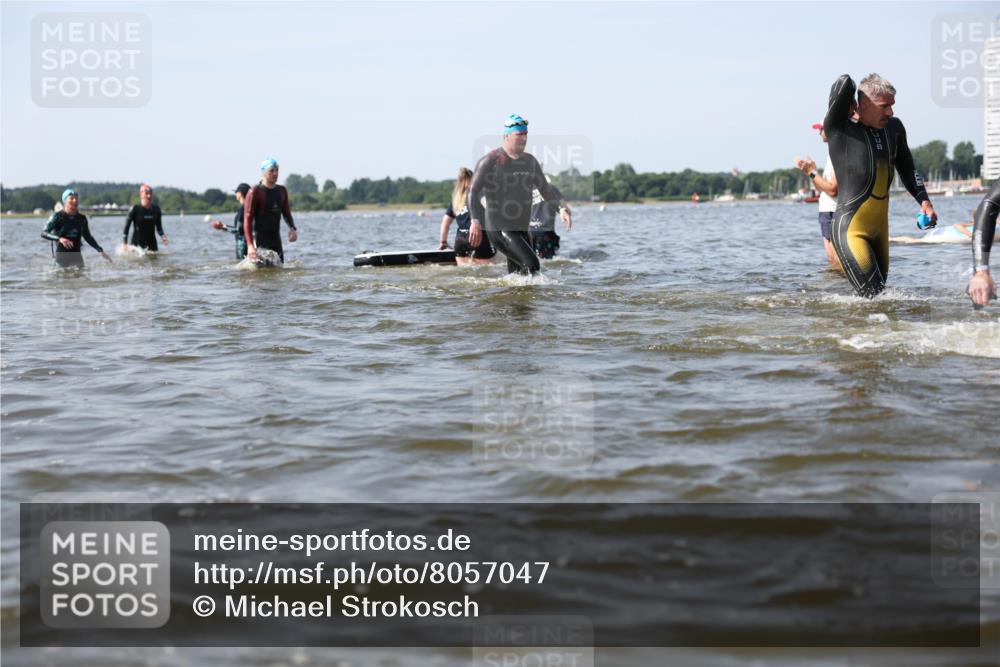 22.06.2025 - Viking Triathlon Michael Strokosch http://msf.ph/oto/8057047 22.06.2025 10:33:59 Schwimmen 50, 70, 75, 184, 229, 242, 349, 429, 438, 478, 532, 540, 618, 635 meine-sportfotos.de