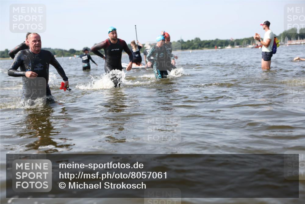 22.06.2025 - Viking Triathlon Michael Strokosch http://msf.ph/oto/8057061 22.06.2025 10:34:06 Schwimmen 46, 70, 75, 184, 297, 429, 478, 532, 540, 618, 635 meine-sportfotos.de