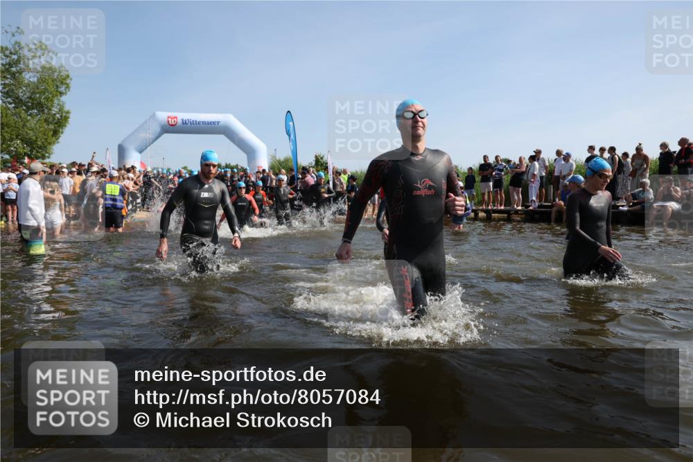 22.06.2025 - Viking Triathlon Michael Strokosch http://msf.ph/oto/8057084 22.06.2025 10:07:35 Schwimmen 23, 121, 143, 213, 235, 270, 285, 317, 342, 353, 363, 436, 476, 484, 547, 615, 621 meine-sportfotos.de