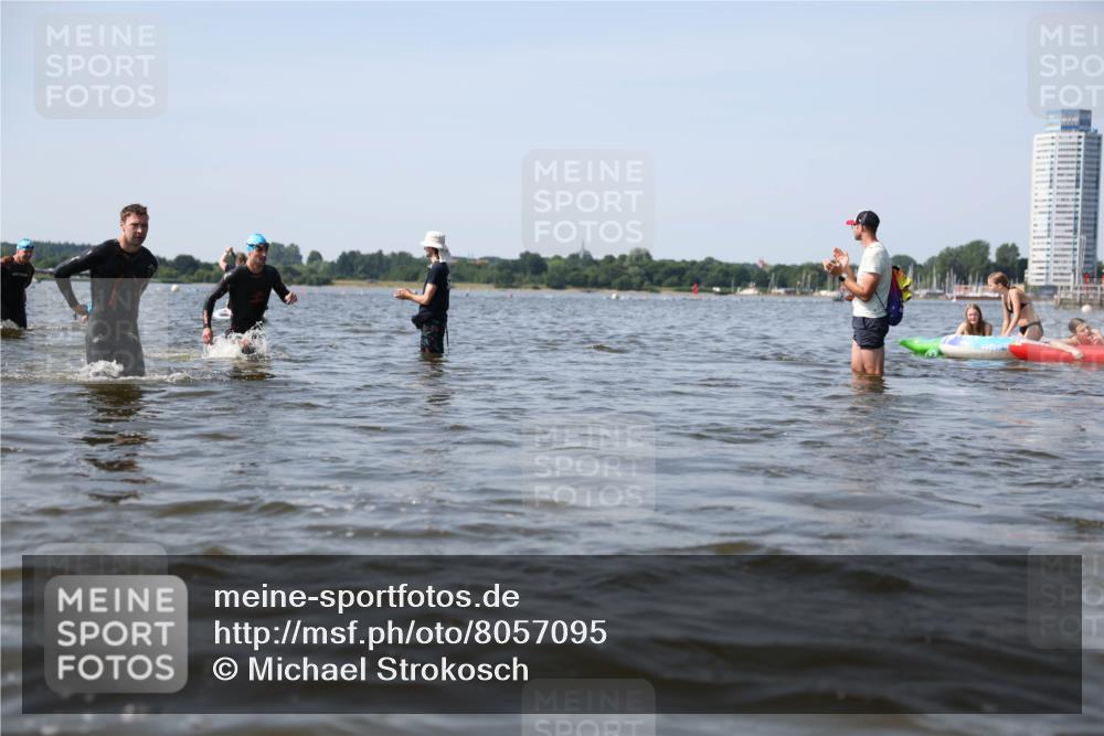 22.06.2025 - Viking Triathlon Michael Strokosch http://msf.ph/oto/8057095 22.06.2025 10:34:15 Schwimmen 46, 70, 294, 297, 429, 486, 527, 618, 635 meine-sportfotos.de