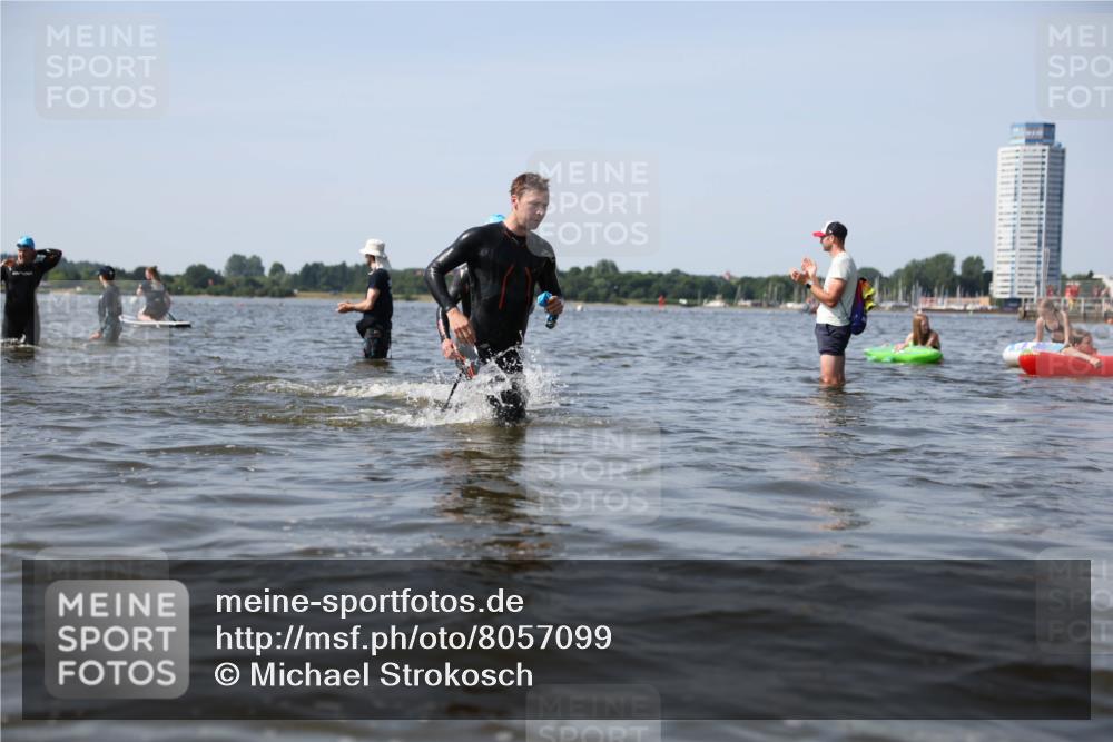 22.06.2025 - Viking Triathlon Michael Strokosch http://msf.ph/oto/8057099 22.06.2025 10:34:17 Schwimmen 46, 70, 294, 297, 486, 520, 527, 618, 635 meine-sportfotos.de