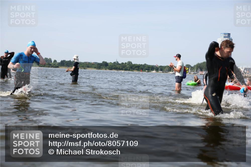 22.06.2025 - Viking Triathlon Michael Strokosch http://msf.ph/oto/8057109 22.06.2025 10:34:19 Schwimmen 46, 294, 297, 306, 430, 486, 520, 527, 618 meine-sportfotos.de