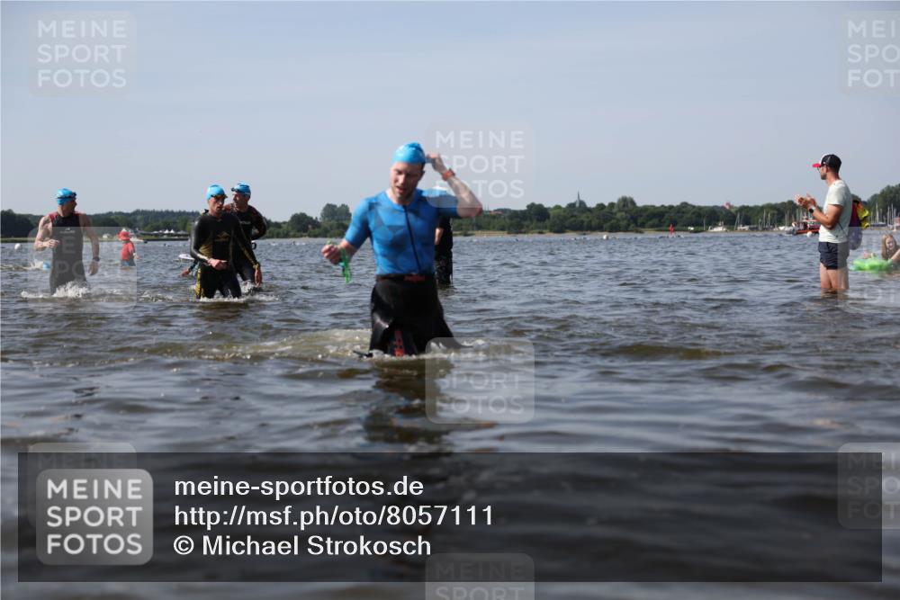 22.06.2025 - Viking Triathlon Michael Strokosch http://msf.ph/oto/8057111 22.06.2025 10:34:21 Schwimmen 46, 294, 297, 306, 366, 430, 486, 520, 527 meine-sportfotos.de