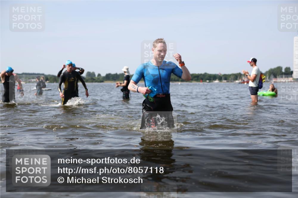 22.06.2025 - Viking Triathlon Michael Strokosch http://msf.ph/oto/8057118 22.06.2025 10:34:22 Schwimmen 46, 294, 306, 366, 430, 486, 520, 527, 546 meine-sportfotos.de