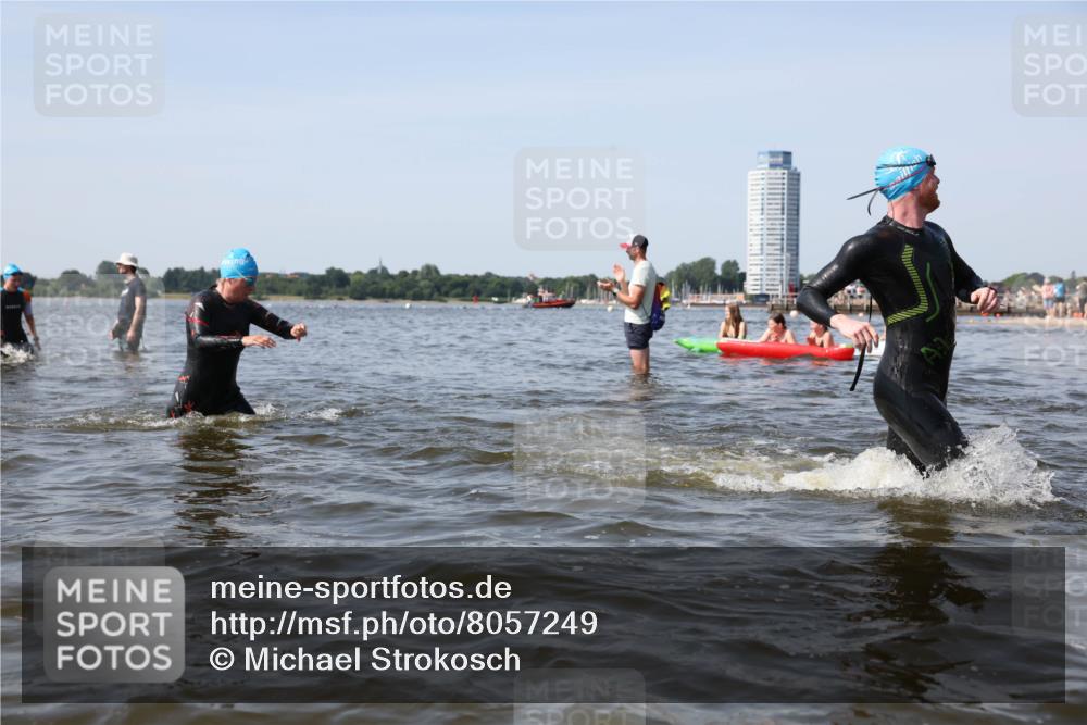 22.06.2025 - Viking Triathlon Michael Strokosch http://msf.ph/oto/8057249 22.06.2025 10:34:46 Schwimmen 17, 43, 77, 114, 161, 247, 284, 323, 341, 434, 550 meine-sportfotos.de