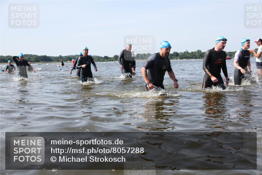 22.06.2025 - Viking Triathlon Michael Strokosch http://msf.ph/oto/8057288 22.06.2025 10:34:52 Schwimmen 17, 43, 77, 114, 161, 284, 323, 434, 475, 495, 548, 550 meine-sportfotos.de