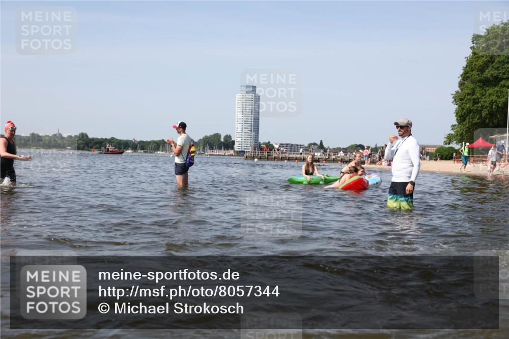 22.06.2025 - Viking Triathlon Michael Strokosch http://msf.ph/oto/8057344 22.06.2025 10:35:03 Schwimmen 17, 43, 139, 157, 161, 434, 475, 495, 548, 660 meine-sportfotos.de