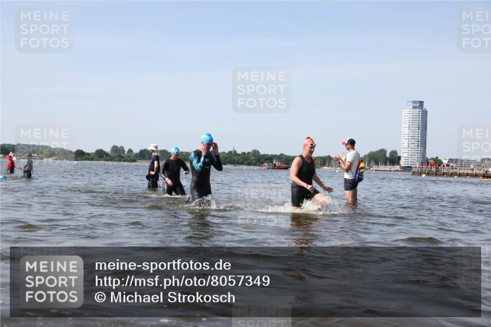 22.06.2025 - Viking Triathlon Michael Strokosch http://msf.ph/oto/8057349 22.06.2025 10:35:05 Schwimmen 17, 43, 139, 157, 365, 475, 495, 548, 660 meine-sportfotos.de