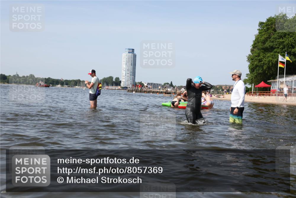 22.06.2025 - Viking Triathlon Michael Strokosch http://msf.ph/oto/8057369 22.06.2025 10:35:11 Schwimmen 139, 157, 204, 296, 365, 495, 508, 660 meine-sportfotos.de