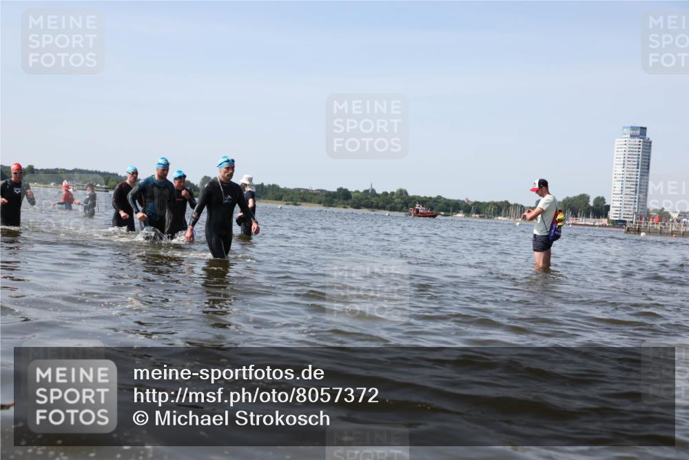 22.06.2025 - Viking Triathlon Michael Strokosch http://msf.ph/oto/8057372 22.06.2025 10:35:13 Schwimmen 139, 157, 204, 296, 365, 495, 508, 632, 660 meine-sportfotos.de