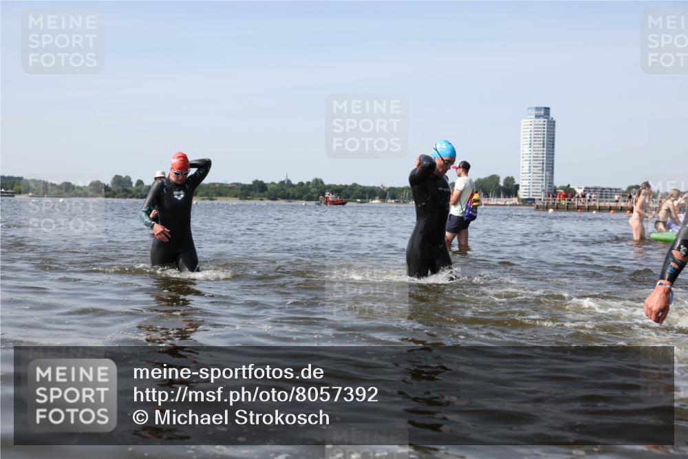 22.06.2025 - Viking Triathlon Michael Strokosch http://msf.ph/oto/8057392 22.06.2025 10:35:19 Schwimmen 107, 139, 157, 204, 296, 320, 365, 395, 482, 508, 632 meine-sportfotos.de