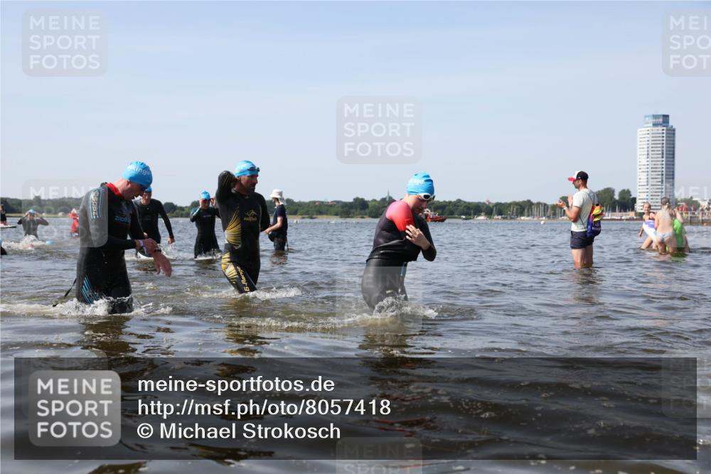 22.06.2025 - Viking Triathlon Michael Strokosch http://msf.ph/oto/8057418 22.06.2025 10:35:24 Schwimmen 107, 127, 204, 296, 320, 365, 395, 482, 508, 632 meine-sportfotos.de