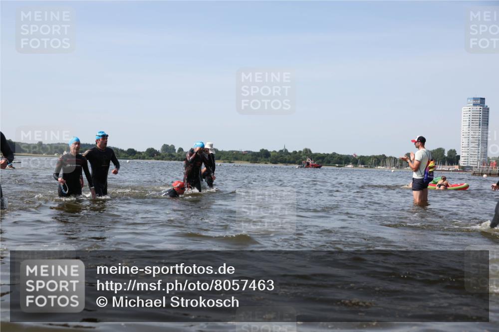 22.06.2025 - Viking Triathlon Michael Strokosch http://msf.ph/oto/8057463 22.06.2025 10:35:32 Schwimmen 20, 47, 62, 107, 127, 134, 154, 320, 395, 415, 482, 602, 632 meine-sportfotos.de