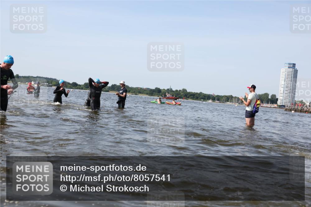 22.06.2025 - Viking Triathlon Michael Strokosch http://msf.ph/oto/8057541 22.06.2025 10:35:55 Schwimmen 19, 265, 313, 377, 448, 552, 636 meine-sportfotos.de